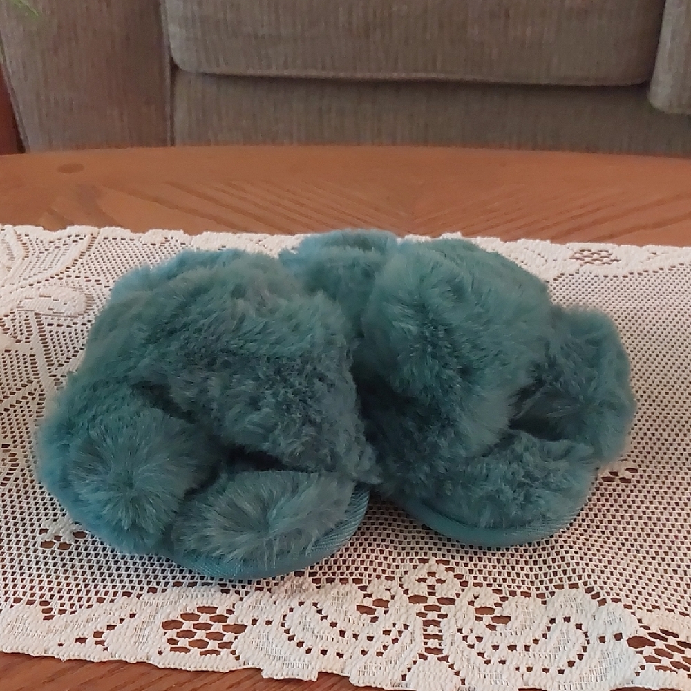 Stars Above Turquoise Green Paris Fluffy Slippers Sz 5/6 NWTs
